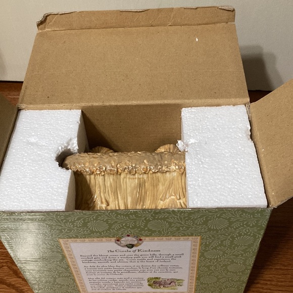 CIRCLE OF KINDNESS DOOLAN STREET COTTAGE STORAGE JAR - Picture 16 of 16